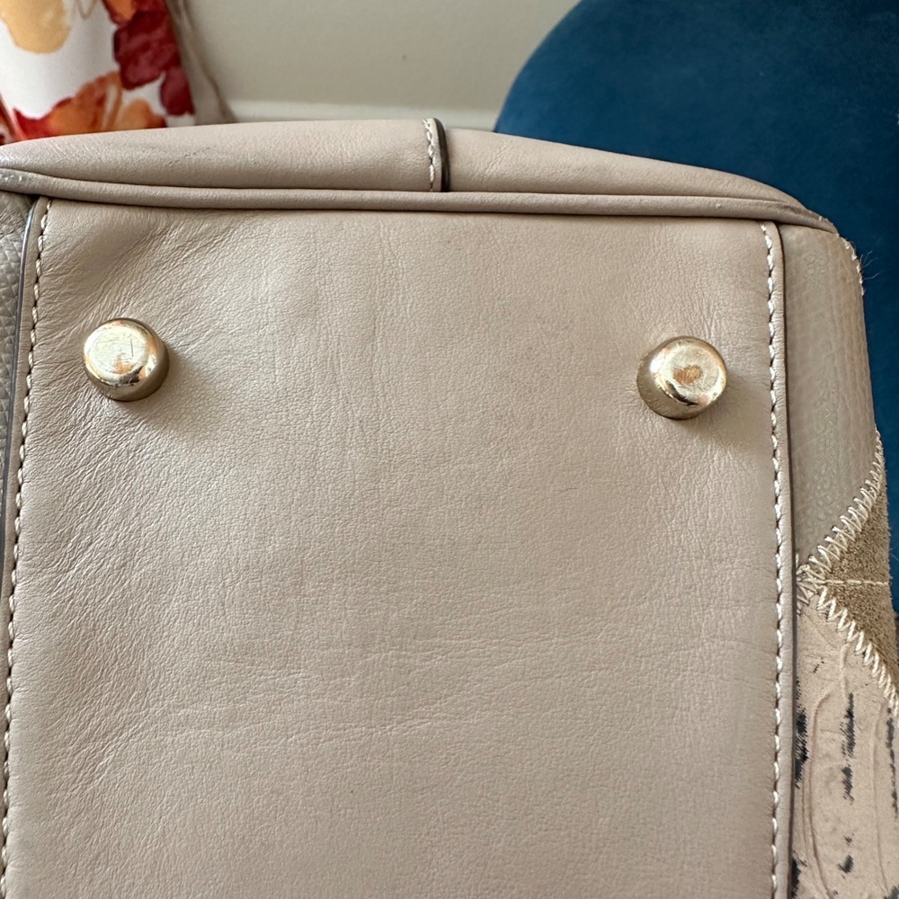 Coach Handbag in Lamb Skin Leather - Picture 12 of 16